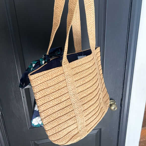 ☀️NEW Draper James Woven Shoulder Bag with Navy Yellow Bow NWT - Picture 8 of 8